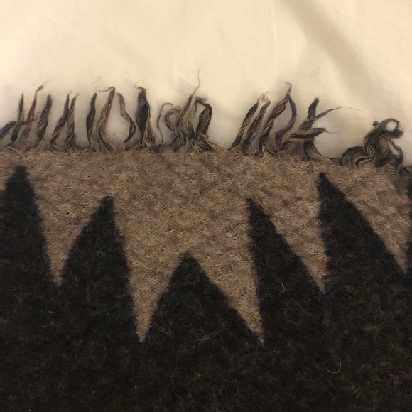 Aritzia Wilfred Mosaic Triangle Scarf - Picture 6 of 8